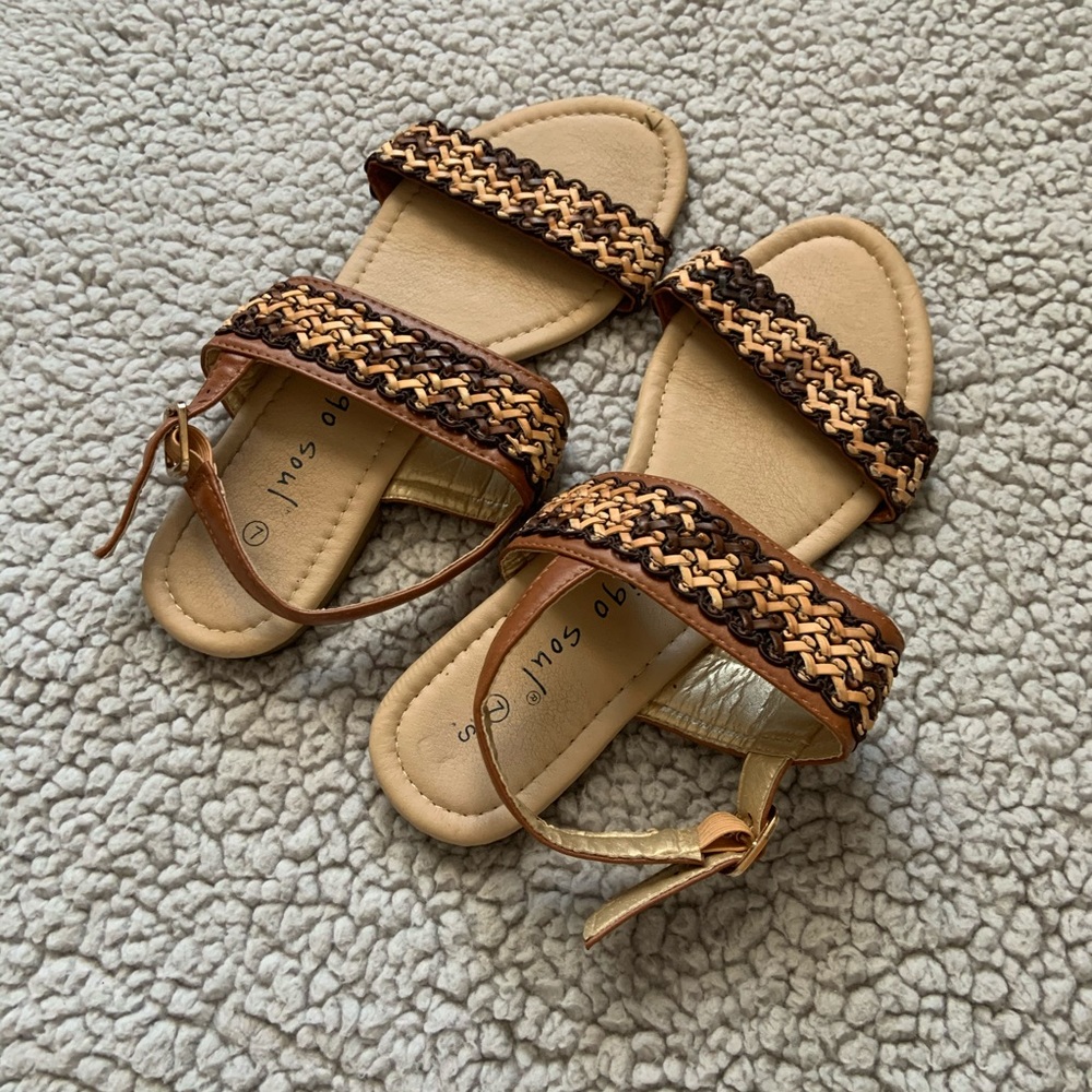 tan/brown sandals